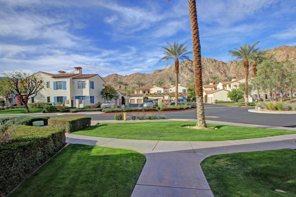 Luxurious Villa With Majestic Mountain View, 12 Pools, Spas, Ground Floor La Quinta Exteriör bild