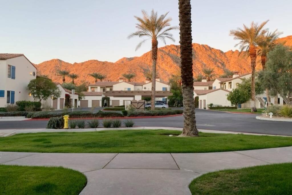 Luxurious Villa With Majestic Mountain View, 12 Pools, Spas, Ground Floor La Quinta Exteriör bild